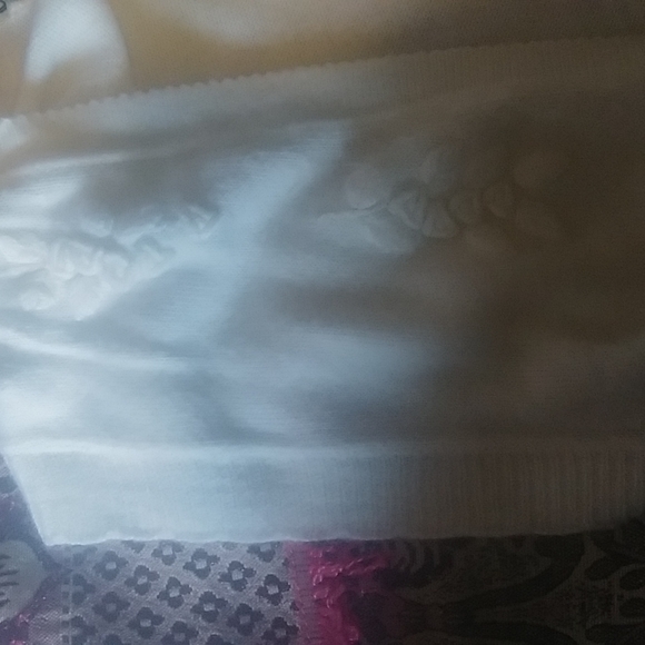 White cardigan with flower detail - Picture 2 of 5